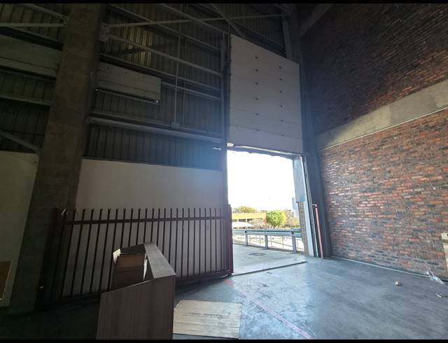 2,716M² WAREHOUSE TO LET IN HALFWAY GARDENS